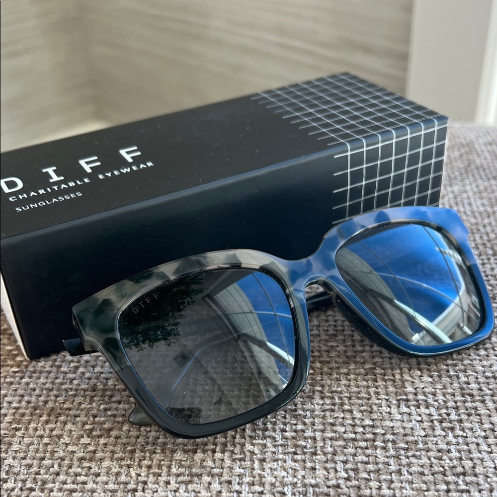 DIFF Bella Polarized Sunglasses